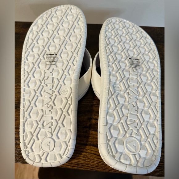 Airwalk Men’s Deck26 White/Black Flip Flops NWT Various Sizes - Picture 2 of 5